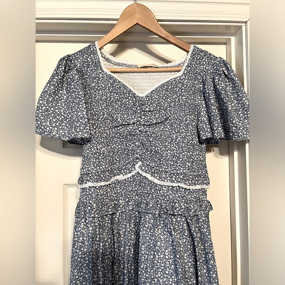 Leia N Co Women’s Blue White Floral Ruffle Trim Short Sleeve Midi Dress NWT